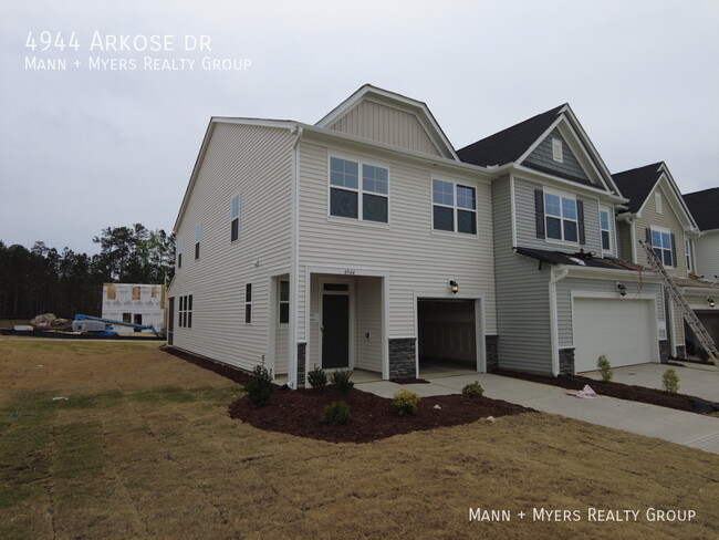 Building Photo - 4944 Arkose Dr
