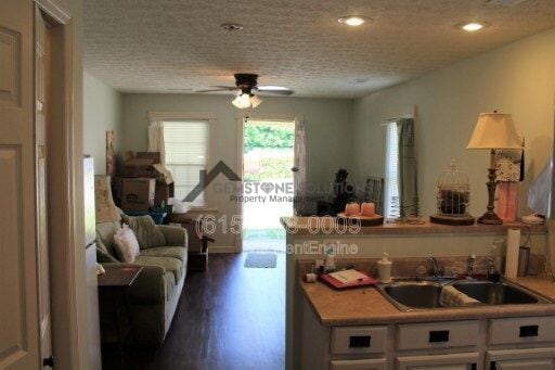 Building Photo - 335 Granbury St