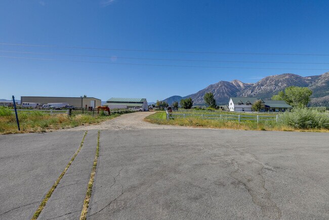 Building Photo - 445 Hansen Ln