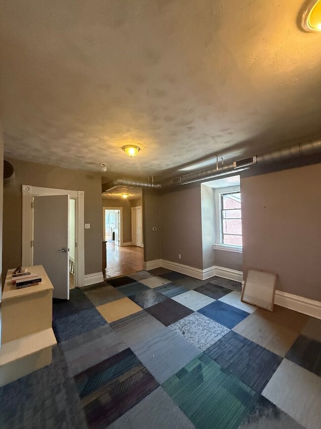 Building Photo - 1608 Lowrie St