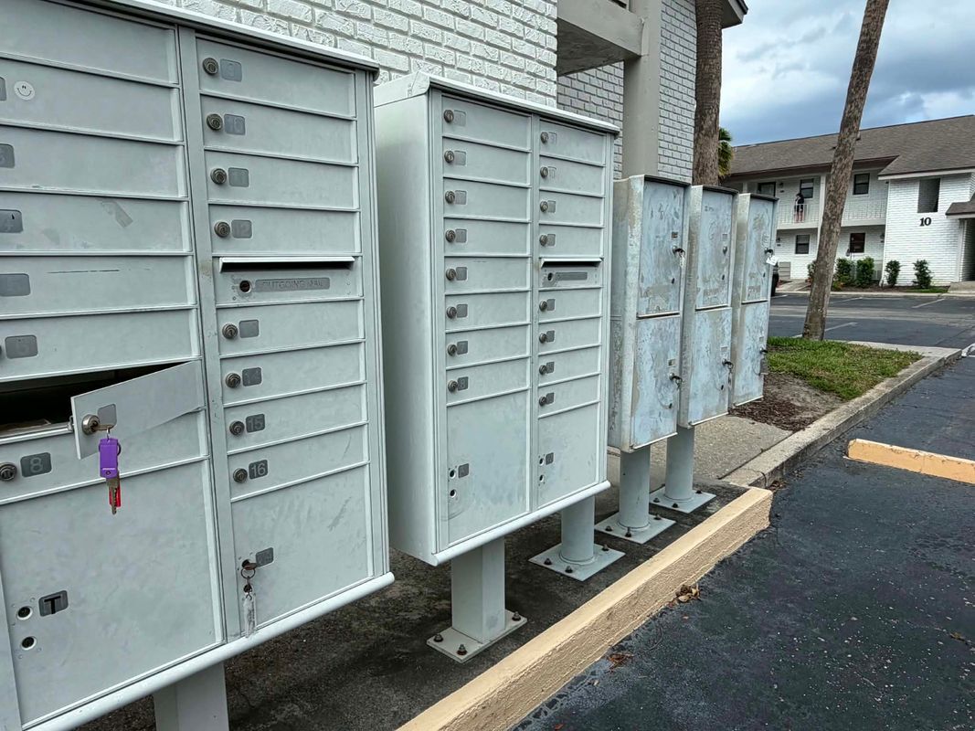 Building Photo - 3094 Plaza Terrace Dr