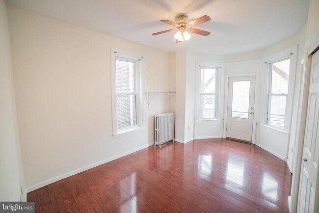 Building Photo - 2422 Poplar St