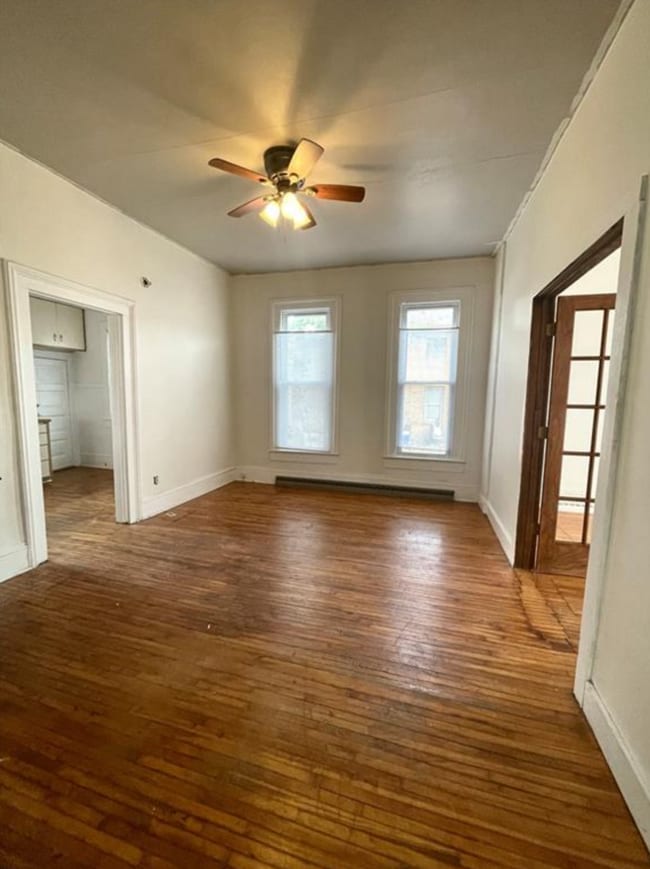 Building Photo - 4 bed 2 bath near UWEC available June 1st!...