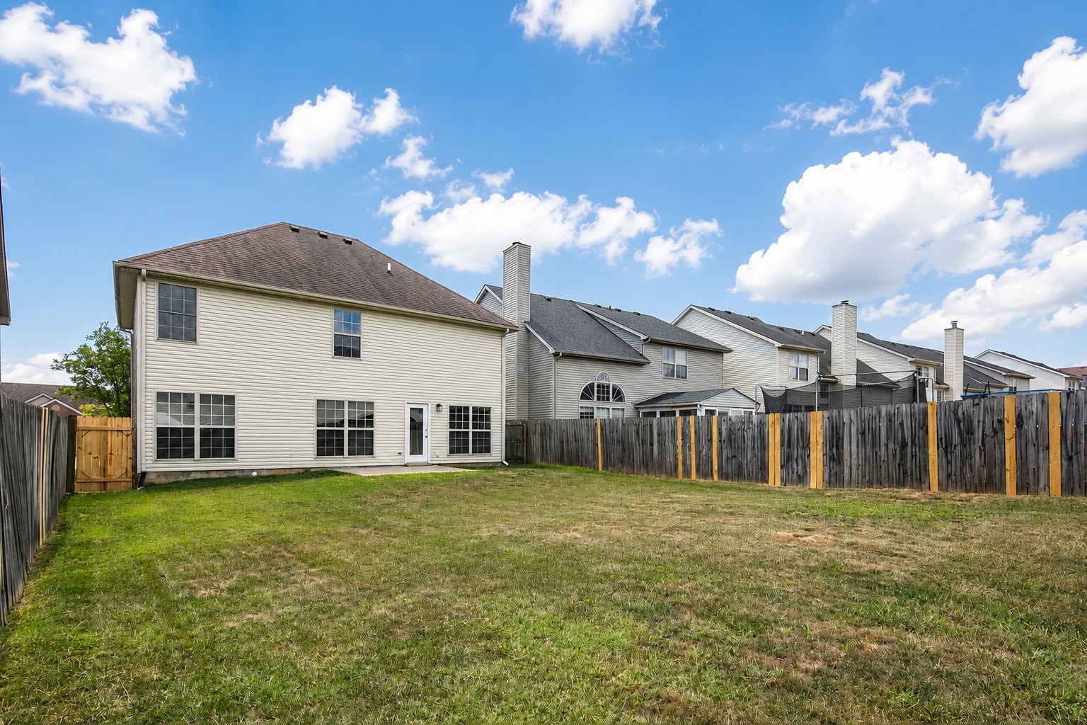 Building Photo - 565 Wellington Gardens Dr