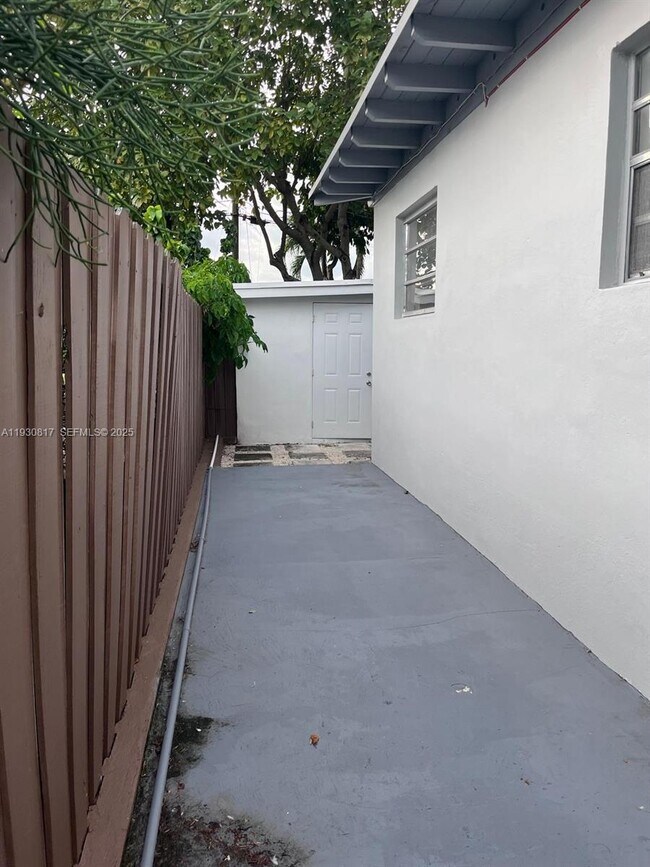 Building Photo - 50 NW 68th Ct