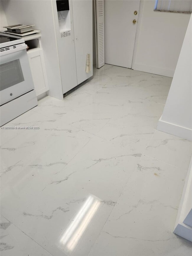 Building Photo - 1780 NE 191st St