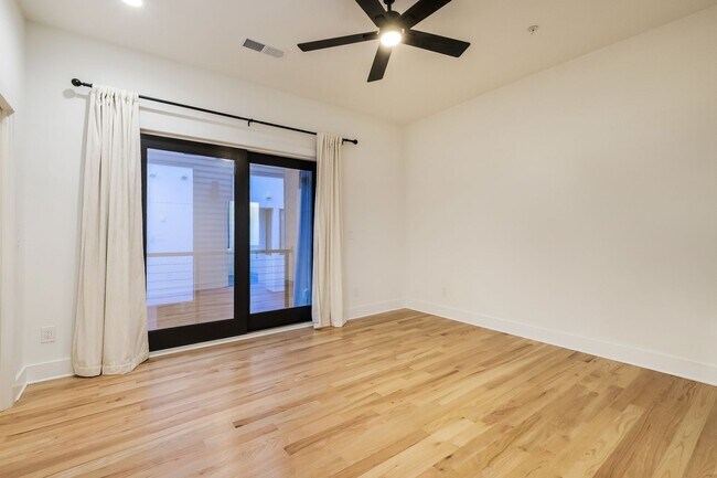 Building Photo - 50% OFF APPLICATION FEE! Sleek 2BR Townhome-Style Condo with Rooftop Deck