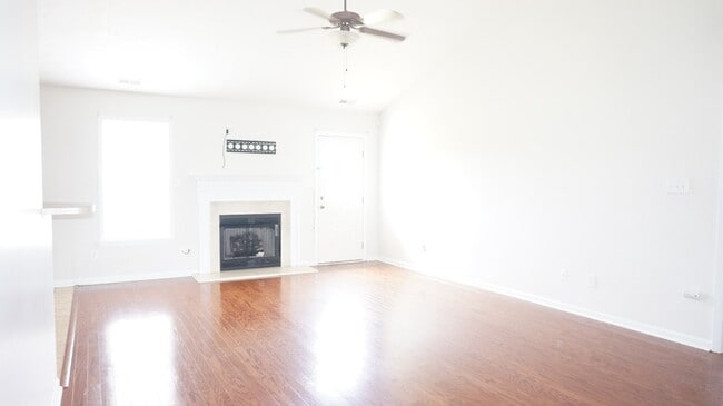 Building Photo - 104 Nesting Ln