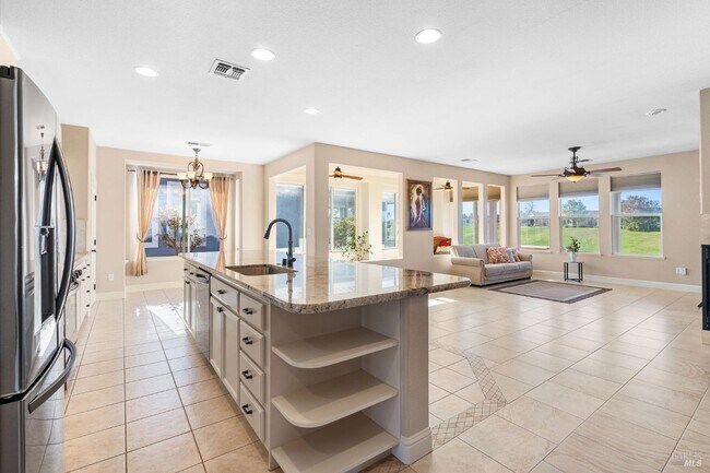 Building Photo - 351 Spyglass Dr