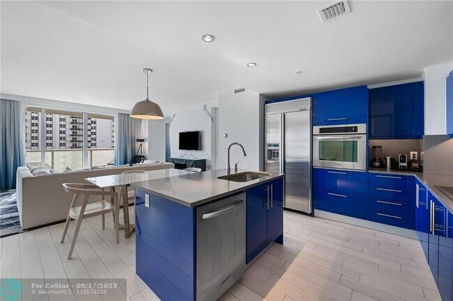 Building Photo - 3101 Bayshore Dr