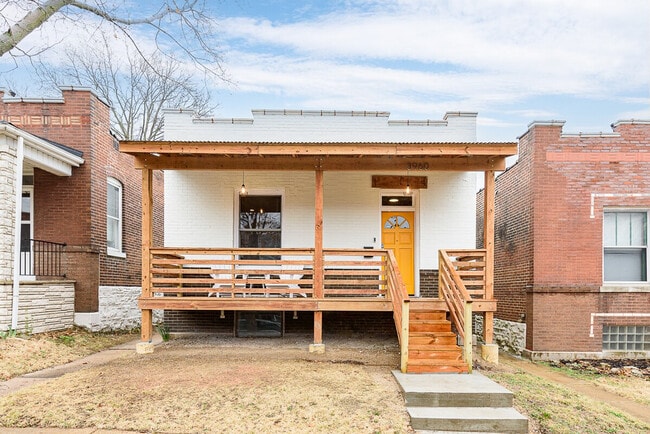 Building Photo - 3956 Tholozan Ave