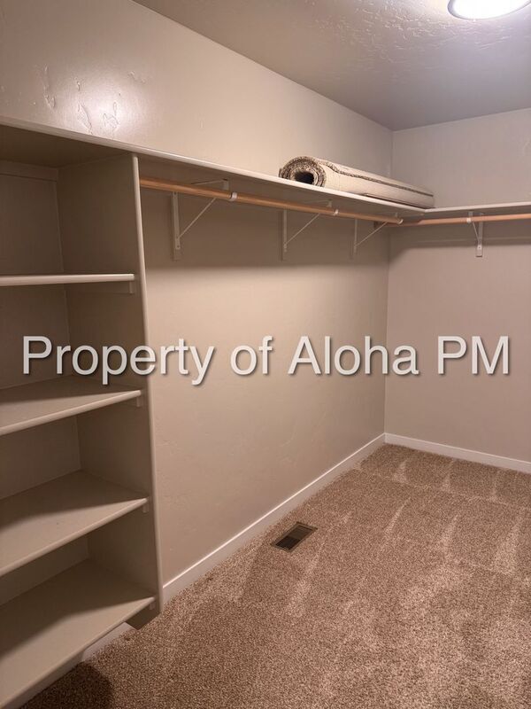Building Photo - 817 E Ionia Dr