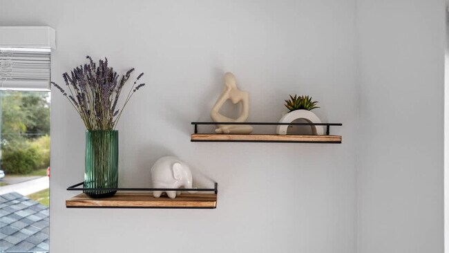 Building Photo - 720 1/2 West Woodlawn Avenue-SI ID1271939P