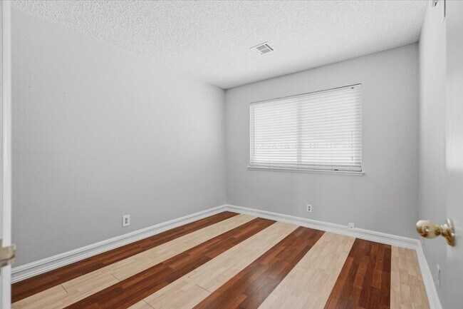 Building Photo - 5389 Kalmia Dr