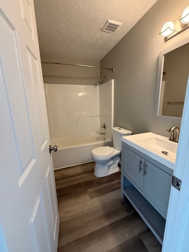 Building Photo - Townhome