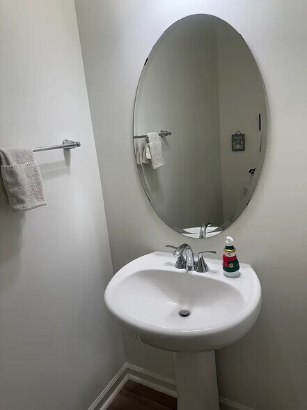 Building Photo - Room in Townhome on Spline Cir