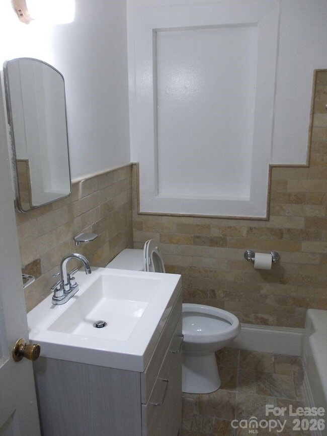 Building Photo - 2746 Dogwood Ave