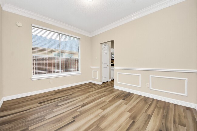 Building Photo - 1702 Park Ridge Dr