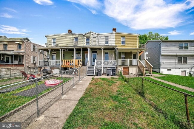 Building Photo - Coming Soon - Cozy 4 Bedroom, 1 Bath Home ...