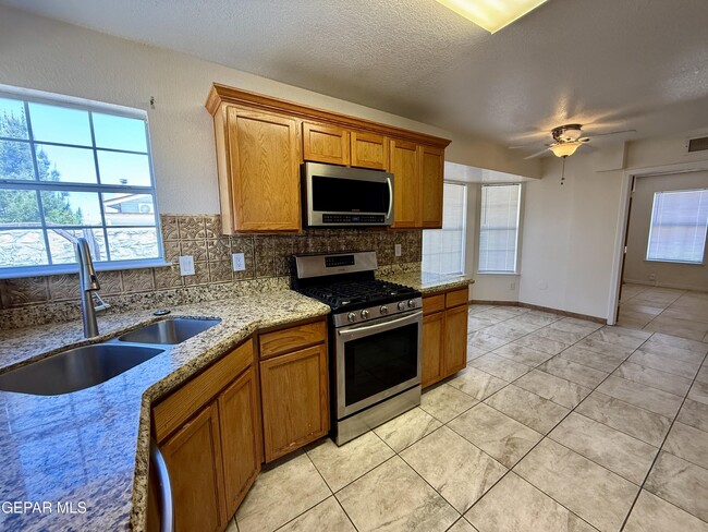 Building Photo - 10924 Walden Pond Ln