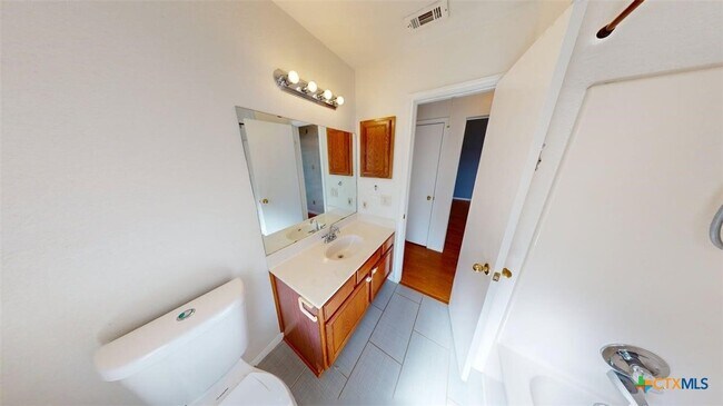 Building Photo - 411 Tomahawk Dr