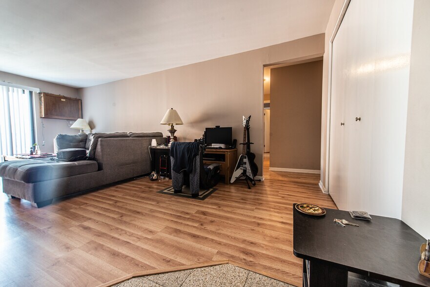 Building Photo - 5525 N Chester Ave