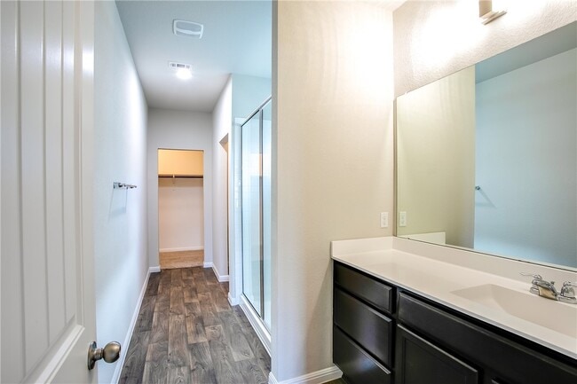 Building Photo - 605 Callahan Ln