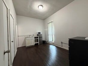 Building Photo - 1211 W Park Ave