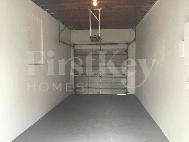 Building Photo - 18000 NW 6th Ct