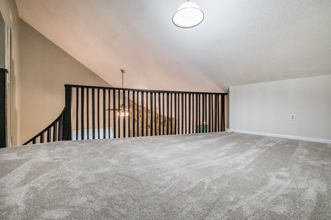 Building Photo - NEW PRICE! 3/2 Palm Harbor Townhouse
