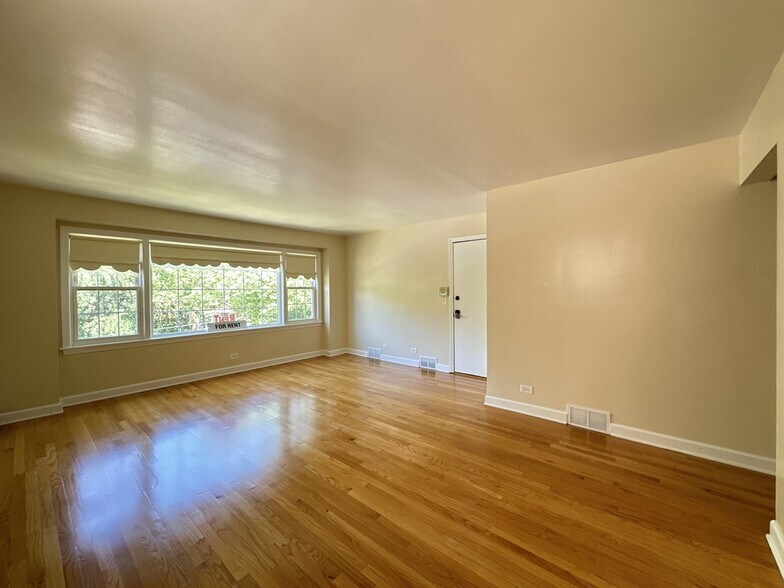Building Photo - 5534 N Campbell Ave