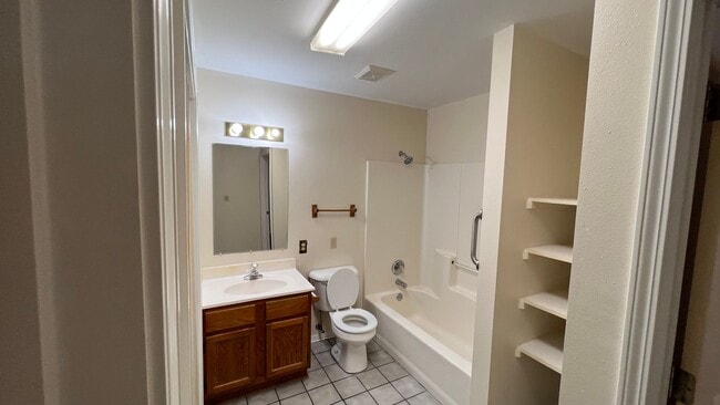 Building Photo - 803 E N St