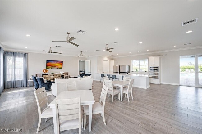 Building Photo - 388 Grace Bay Ln
