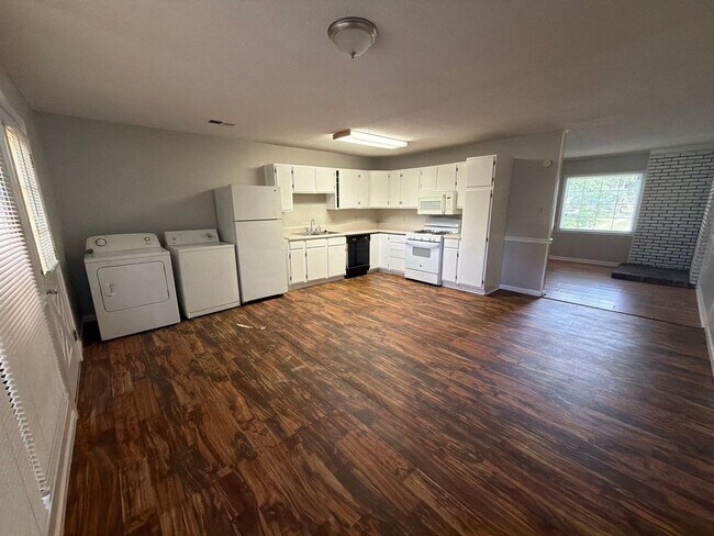 Building Photo - Nice Home In the U of M Area