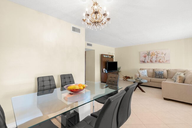 Building Photo - 1971 SE 5th Ct