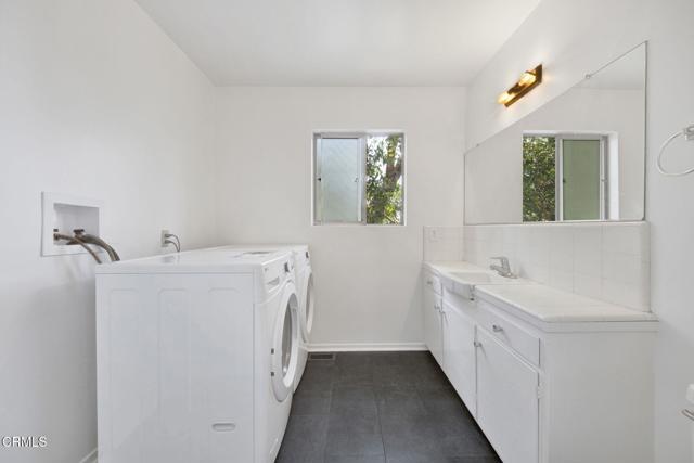 Building Photo - 1827 Oak Tree Dr