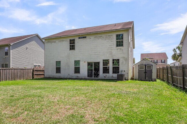Building Photo - Beautiful & Bright 5BR Home with Large Bac...
