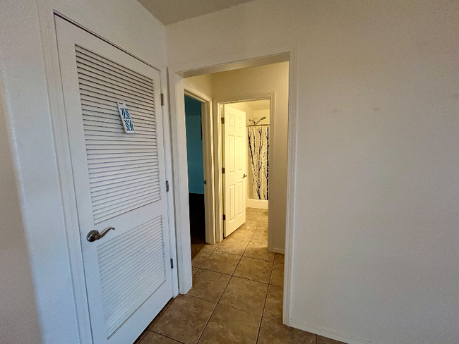 Building Photo - 63021 E 285 Ct