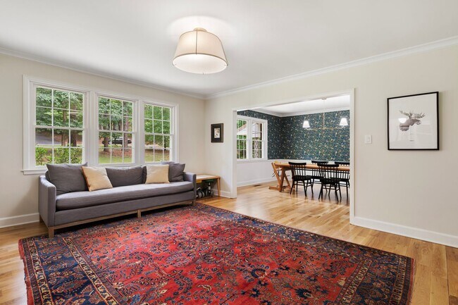 Building Photo - Modern Upgraded 4 Bed 3.5 Bath Home in SW ...