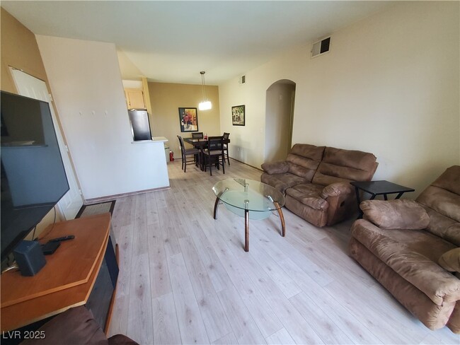Building Photo - 75 N Valle Verde Dr