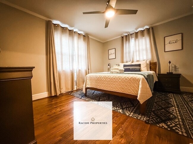 Building Photo - Furnished Two Bedroom Close to Downtown