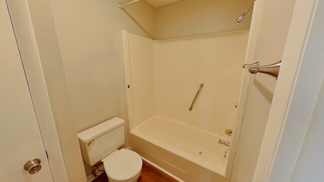 Building Photo - 928 Winterberry Dr