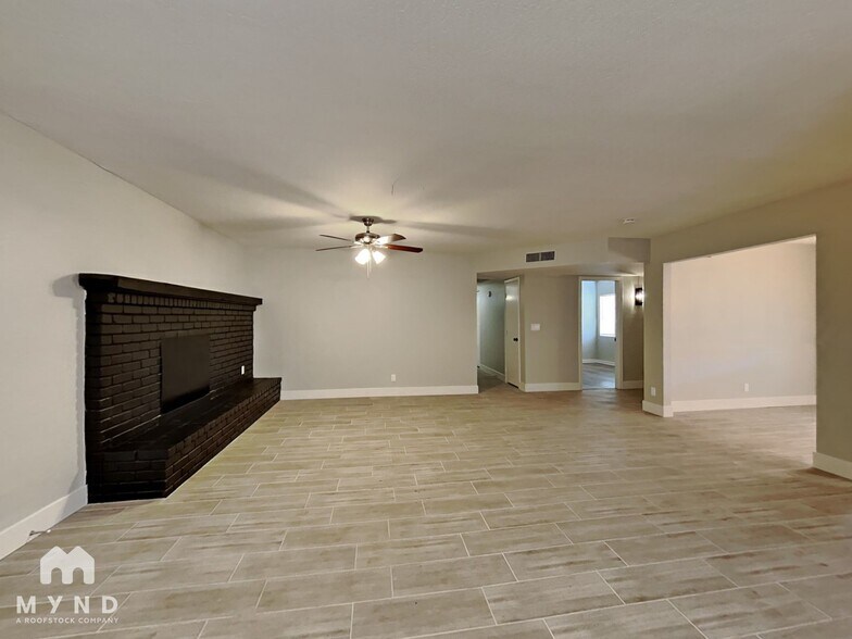 Building Photo - 4561 W Boca Raton Rd