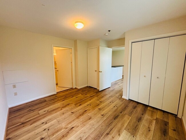 Building Photo - * RE-RENTAL AVAILABLE 3/31/26 * 1 Bedroom, 1 Bath Apartment