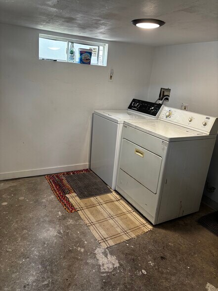 Laundry Room/ No coin - 2411 8th St