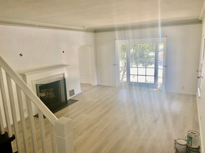 Living Room - 10461 Ashton Ave