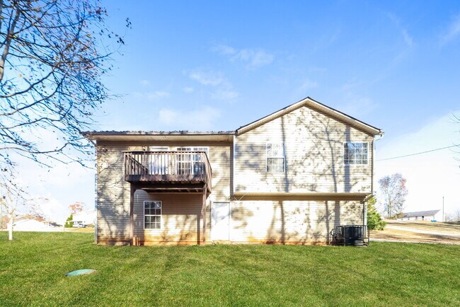 Building Photo - 40 Hunters Ridge Ct