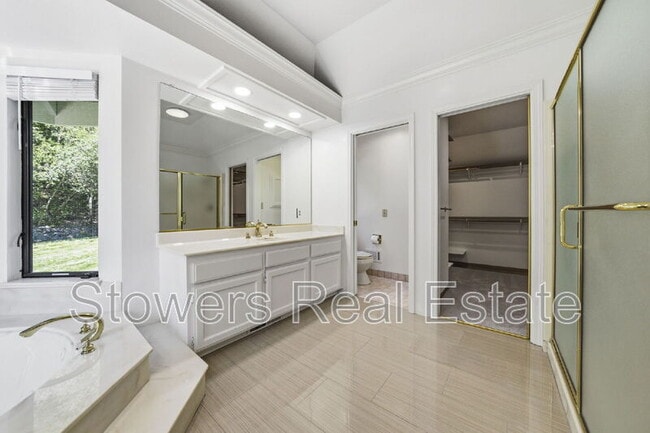 Building Photo - 618 Banister Ln