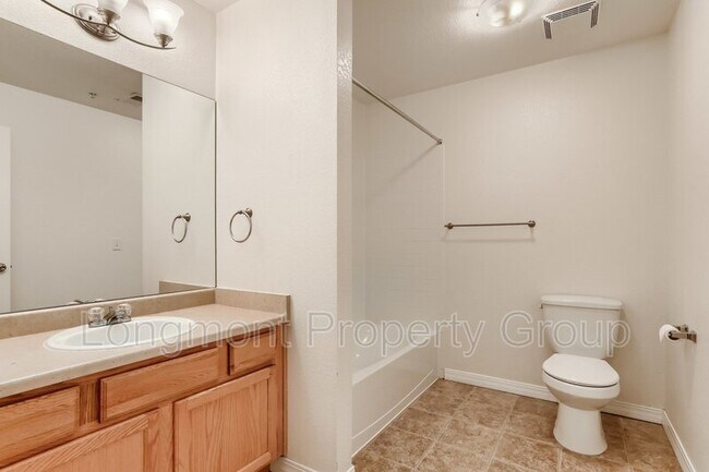 Building Photo - 804 Summer Hawk Dr