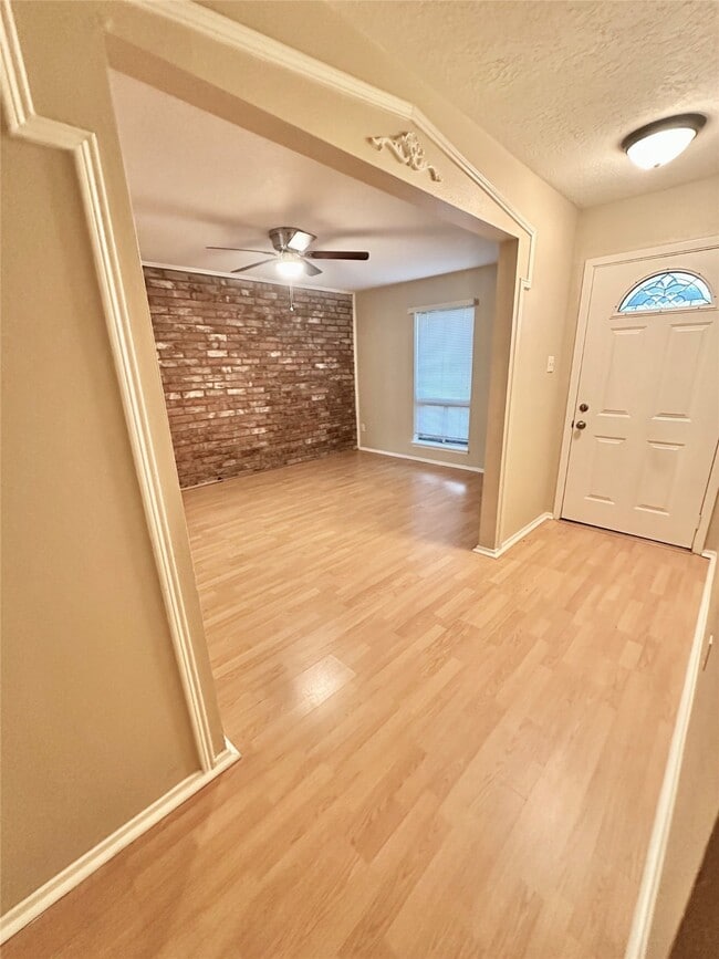 Building Photo - 3758 Laura Leigh Dr